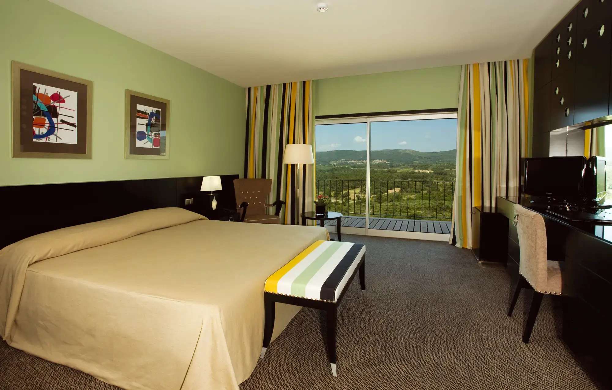 QUARTO FAMILIAR